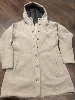 The Mountain Women's Tan and Cream Coat